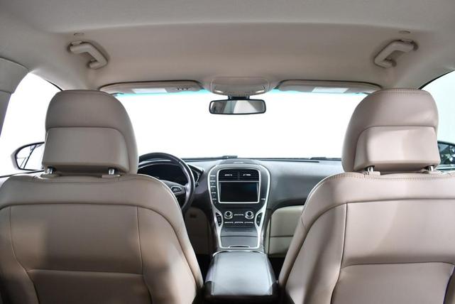 Photo of 2016 Luxe Metallic Lincoln MKX