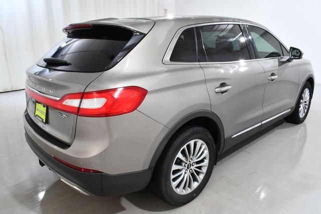 Photo of 2016 Luxe Metallic Lincoln MKX