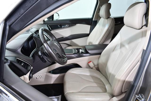 Photo of 2016 Luxe Metallic Lincoln MKX