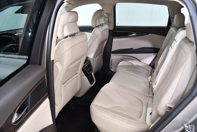 Photo of 2016 Luxe Metallic Lincoln MKX