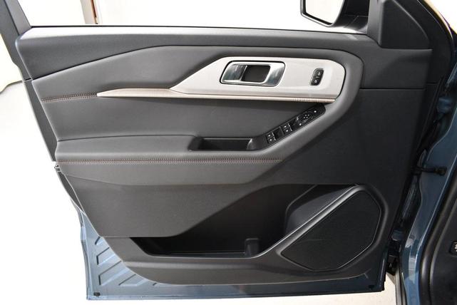 Photo of 2025 Blue Ford Explorer