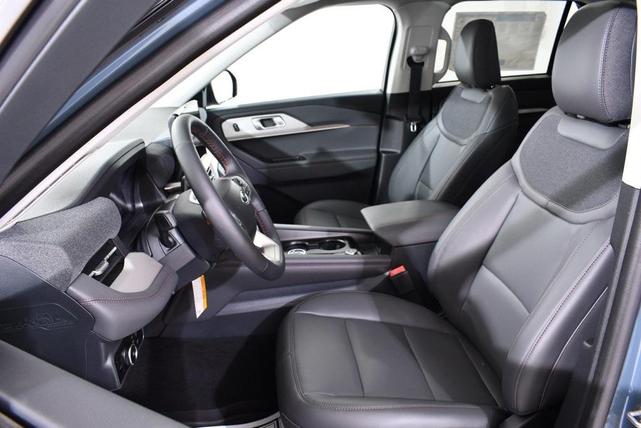 Photo of 2025 Blue Ford Explorer