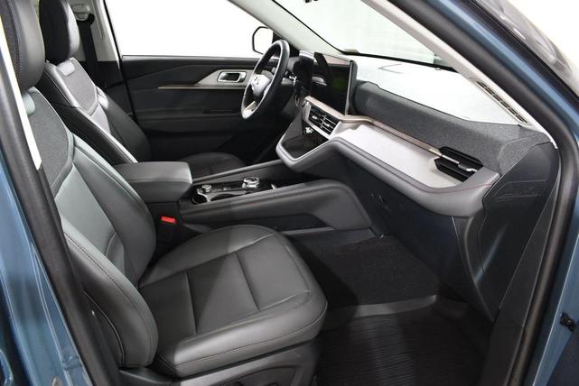 Photo of 2025 Blue Ford Explorer