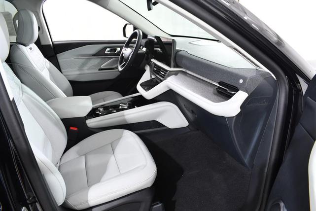 Photo of 2025 Black Metallic Ford Explorer