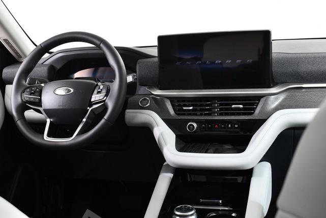 Photo of 2025 Black Metallic Ford Explorer