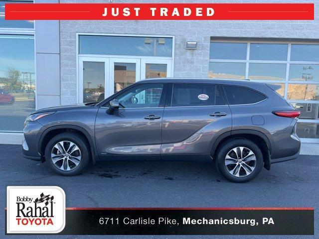 Photo of 2022 Magnetic Gray Metallic Toyota Highlander Hybrid