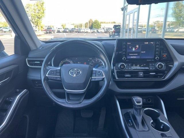 Photo of 2022 Magnetic Gray Metallic Toyota Highlander Hybrid