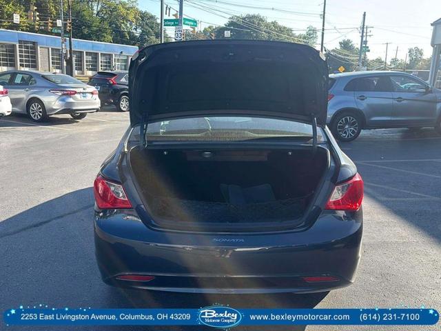 Photo of 2012 Pacific Blue Pearl Mica Hyundai SONATA