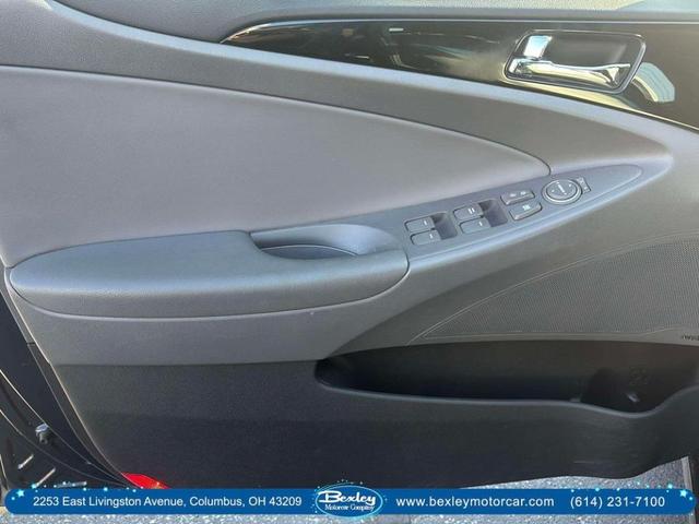 Photo of 2012 Pacific Blue Pearl Mica Hyundai SONATA