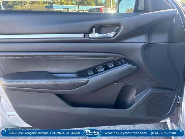 Photo of 2021 Silver Nissan Altima
