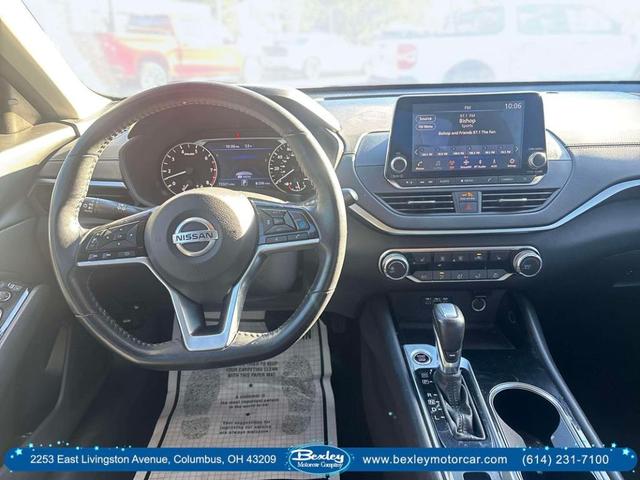 Photo of 2021 Silver Nissan Altima