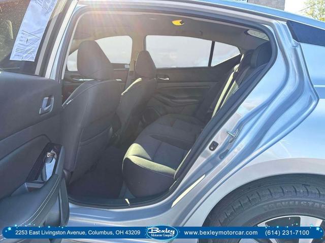 Photo of 2021 Silver Nissan Altima