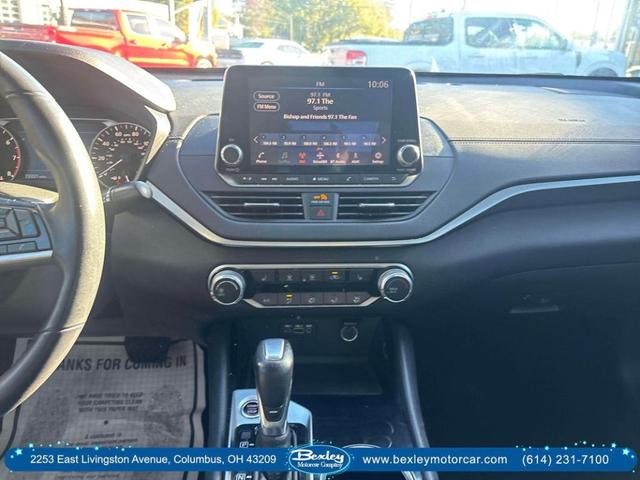 Photo of 2021 Silver Nissan Altima
