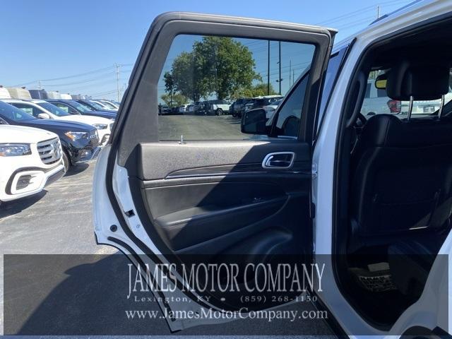 Photo of 2022 Bright White Clearcoat Jeep Grand Cherokee WK