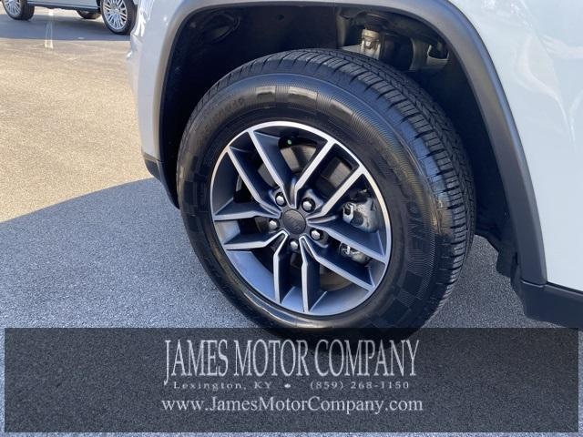 Photo of 2022 Bright White Clearcoat Jeep Grand Cherokee WK