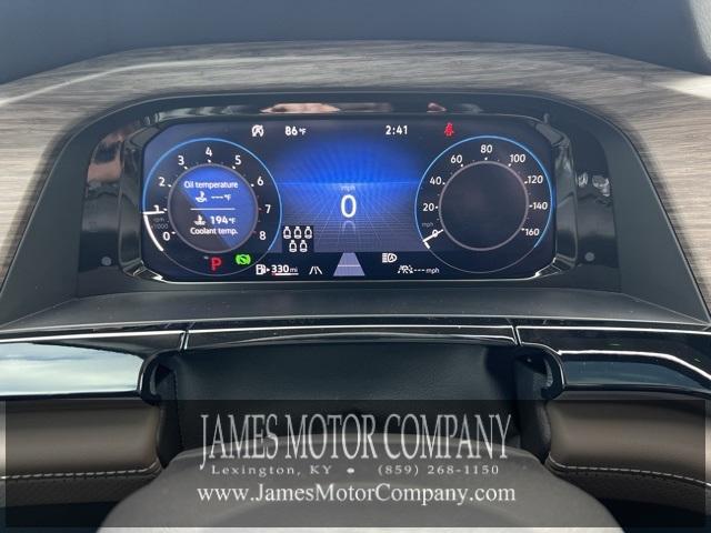 Photo of 2024 Opal White Pearl Effect Volkswagen Atlas