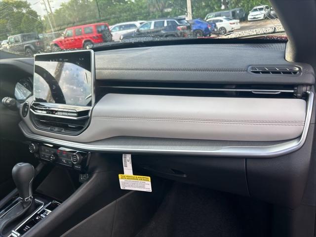 Photo of 2025 Red Hot Pearlcoat Jeep Compass