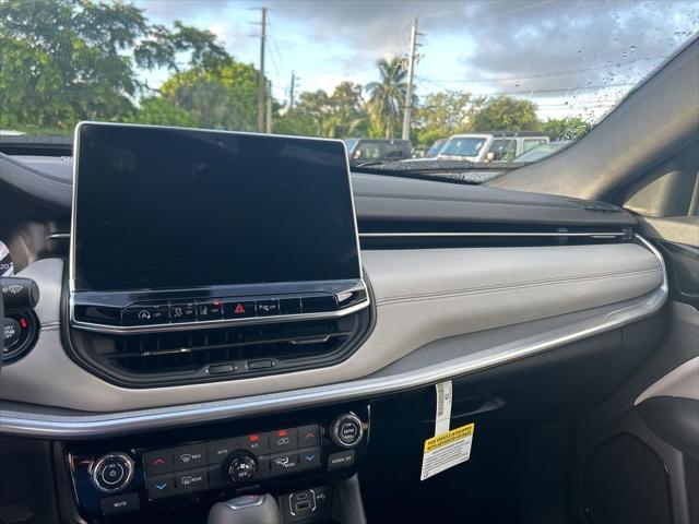 Photo of 2025 Red Hot Pearlcoat Jeep Compass