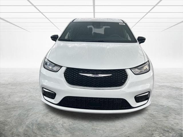 Photo of 2025 Bright White Clearcoat Chrysler Pacifica
