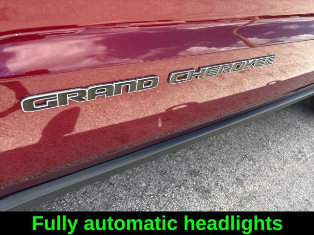 Photo of 2021 Velvet Red Pearlcoat Jeep Grand Cherokee
