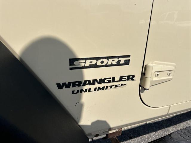 Photo of 2011 Sahara Tan Clearcoat Jeep Wrangler Unlimited