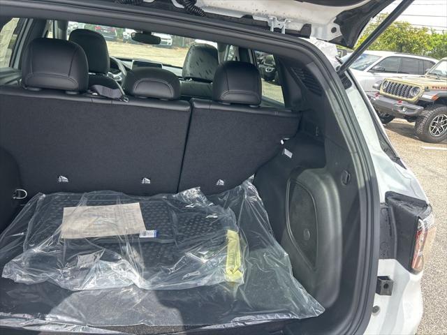 Photo of 2025 Bright White Clearcoat Jeep Compass