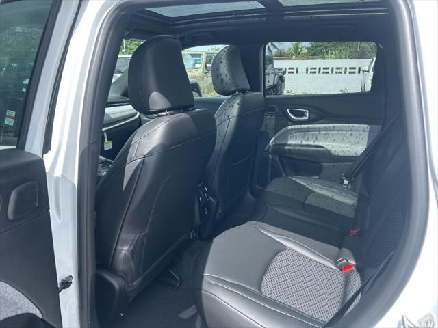 Photo of 2025 Bright White Clearcoat Jeep Compass