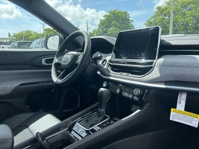 Photo of 2025 Bright White Clearcoat Jeep Compass