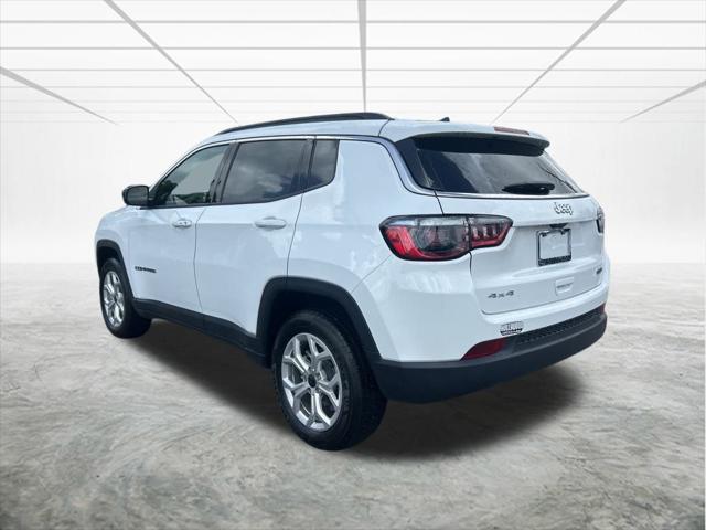 Photo of 2025 Bright White Clearcoat Jeep Compass