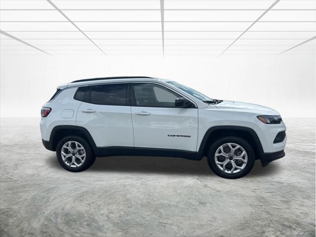 Photo of 2025 Bright White Clearcoat Jeep Compass