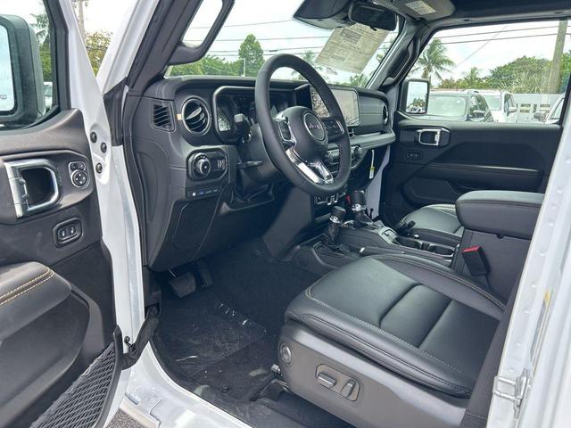 Photo of 2025 Bright White Clearcoat Jeep Wrangler