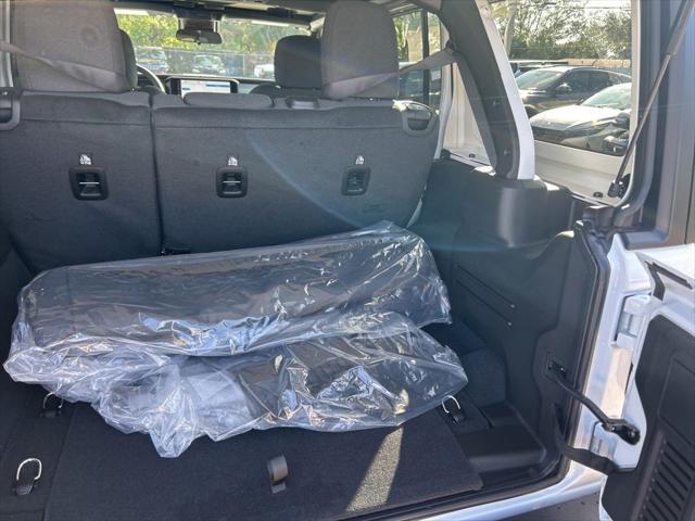 Photo of 2025 Bright White Clearcoat Jeep Wrangler