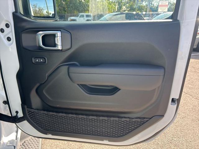 Photo of 2025 Bright White Clearcoat Jeep Wrangler
