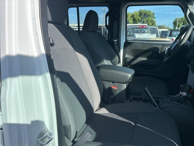 Photo of 2025 Bright White Clearcoat Jeep Wrangler