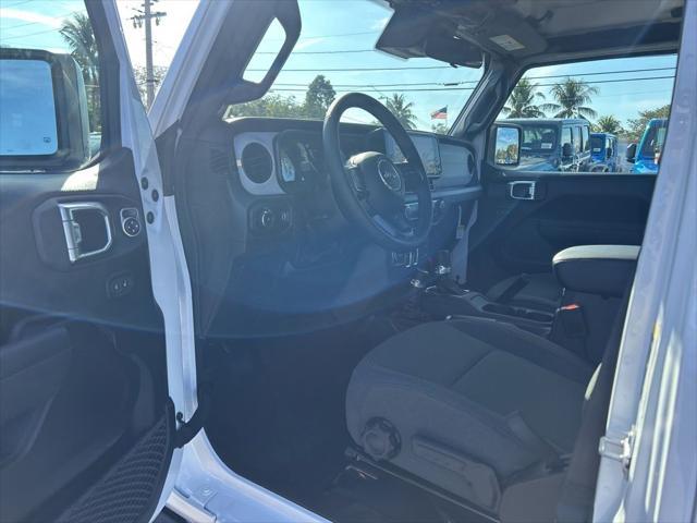 Photo of 2025 Bright White Clearcoat Jeep Wrangler