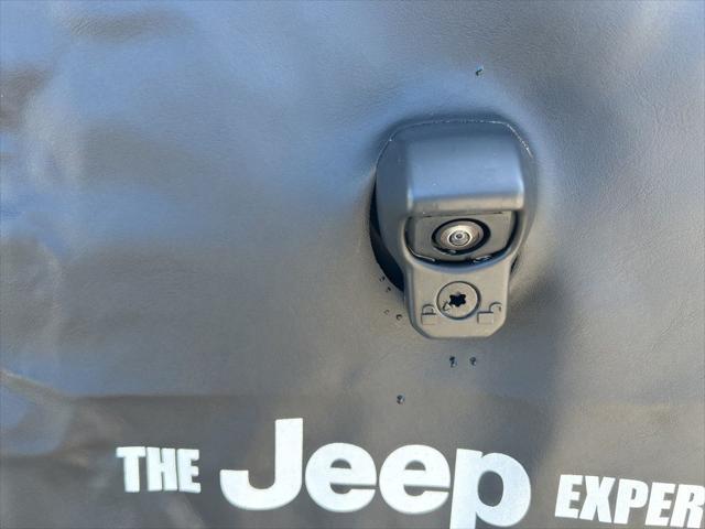 Photo of 2025 Bright White Clearcoat Jeep Wrangler