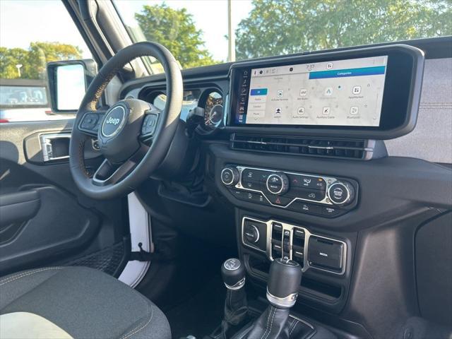 Photo of 2025 Bright White Clearcoat Jeep Wrangler