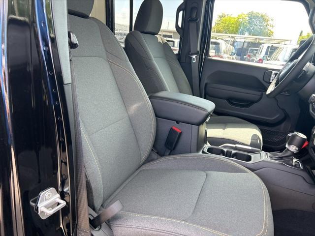 Photo of 2025 Black Clearcoat Jeep Wrangler