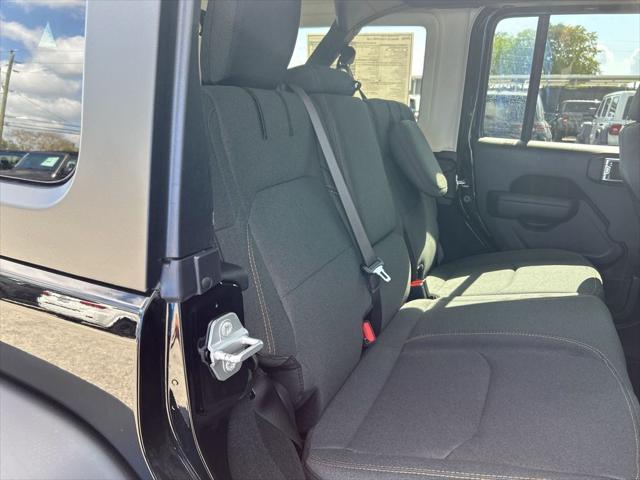 Photo of 2025 Black Clearcoat Jeep Wrangler