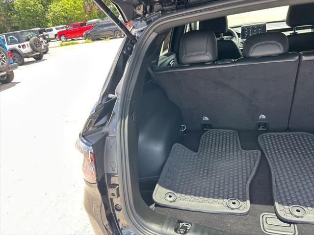 Photo of 2024 Diamond Black Crystal Pearlcoat Jeep Compass