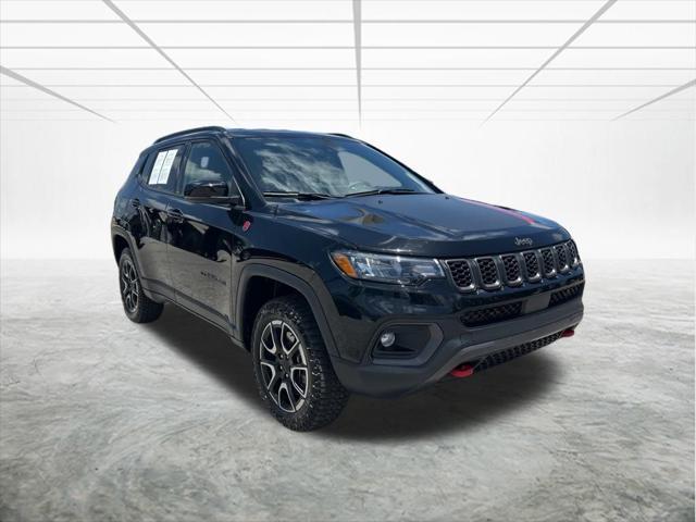 Photo of 2024 Diamond Black Crystal Pearlcoat Jeep Compass