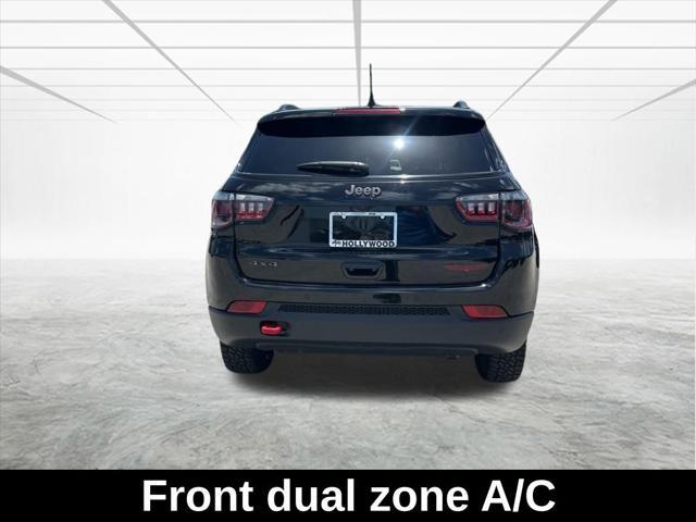 Photo of 2024 Diamond Black Crystal Pearlcoat Jeep Compass
