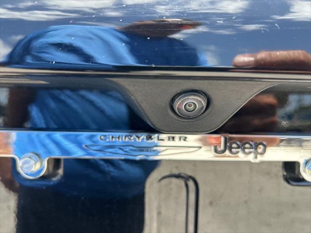 Photo of 2024 Diamond Black Crystal Pearlcoat Jeep Compass
