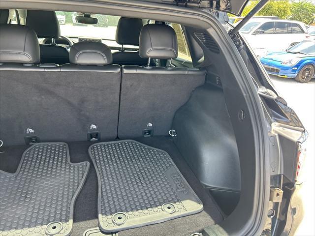 Photo of 2024 Diamond Black Crystal Pearlcoat Jeep Compass