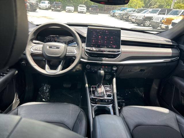 Photo of 2024 Diamond Black Crystal Pearlcoat Jeep Compass