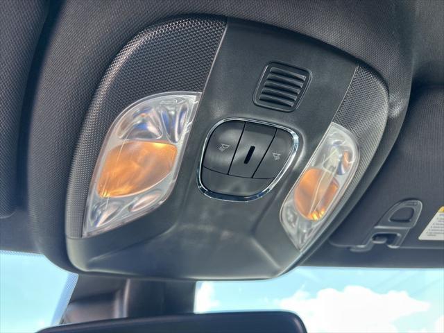 Photo of 2024 Diamond Black Crystal Pearlcoat Jeep Compass