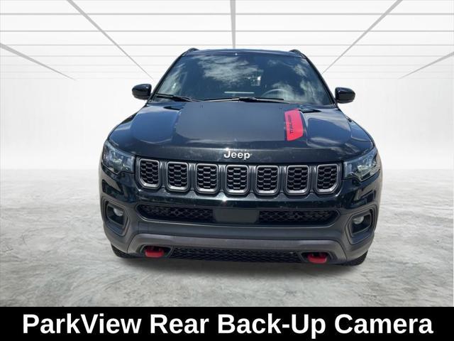 Photo of 2024 Diamond Black Crystal Pearlcoat Jeep Compass