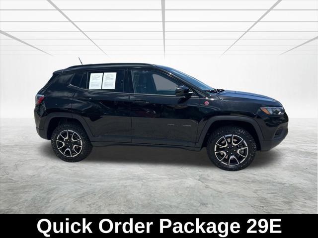 Photo of 2024 Diamond Black Crystal Pearlcoat Jeep Compass