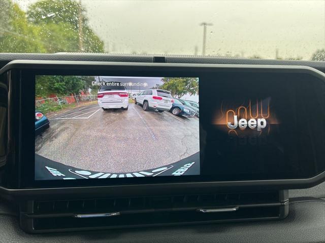 Photo of 2025 Bright White Clearcoat Jeep Wrangler