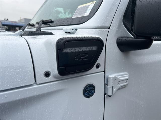 Photo of 2025 Bright White Clearcoat Jeep Wrangler
